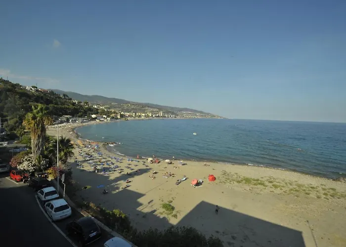 Albero Maestro On Bussana Seaside Appartamento *