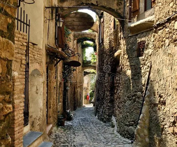 Albero Maestro On Bussana Seaside 산레모